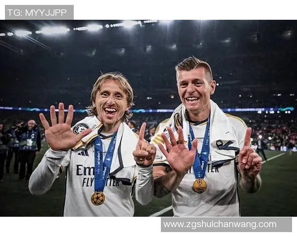 皇马在欧冠小组赛中战胜曼联，莫德里奇破门